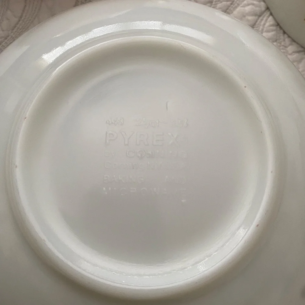Pyrex/Vintage Set of‎ 3/Gold Butterfly Nesting Mixing Bowls, 1972-1978